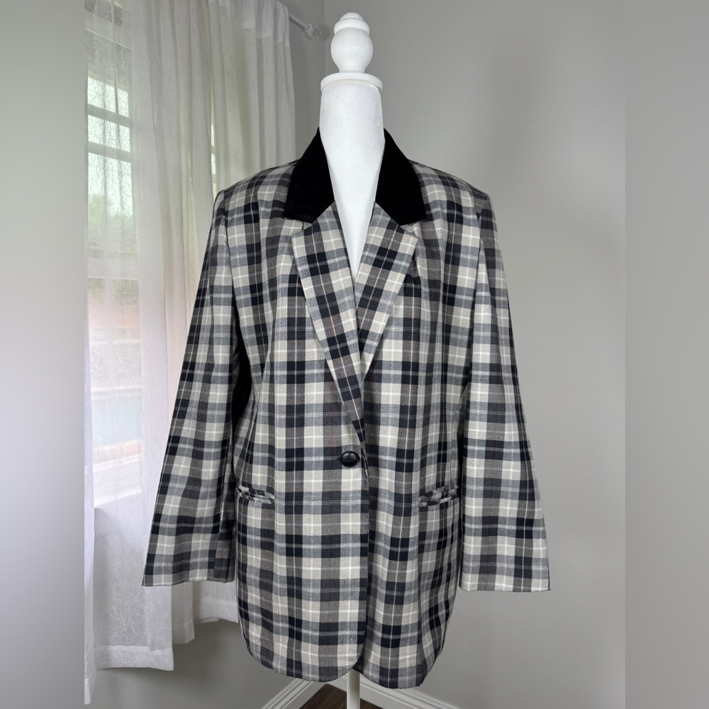 Vintage ‘90s Functionals Black, Beige & White Plaid Single Breasted Blazer